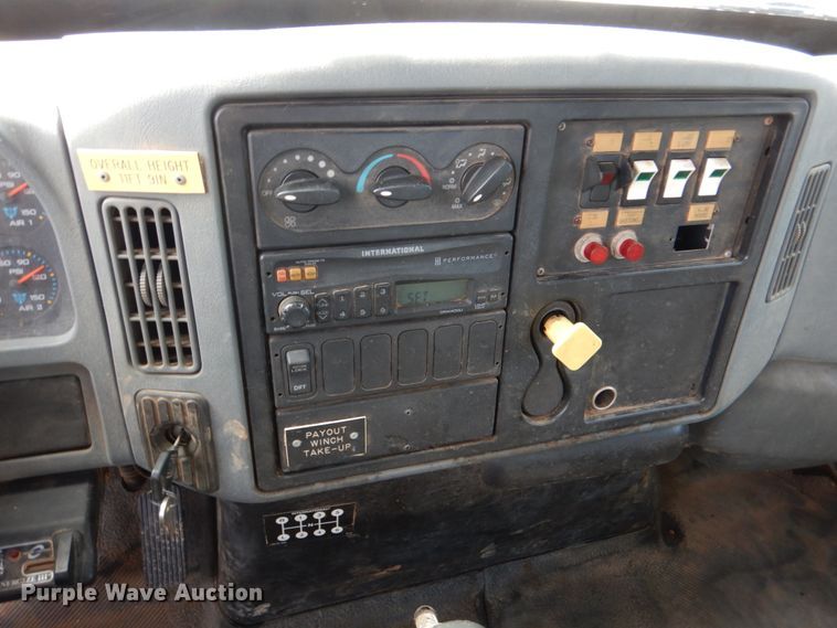 image for item JS9673 2002 International 4300  digger derrick truck