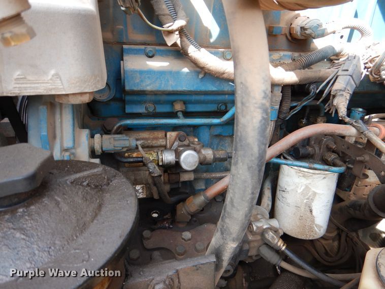 image for item JS9673 2002 International 4300  digger derrick truck