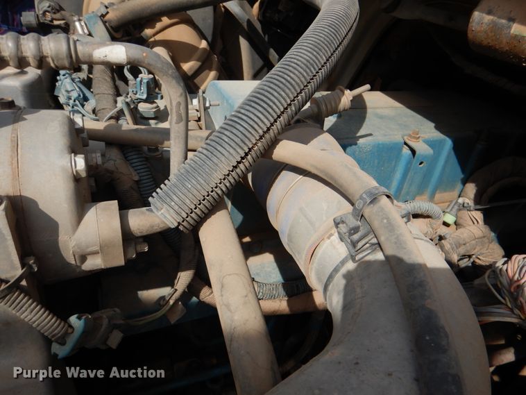 image for item JS9673 2002 International 4300  digger derrick truck