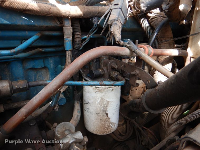 image for item JS9673 2002 International 4300  digger derrick truck