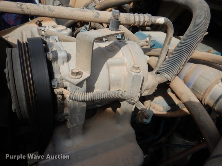 image for item JS9673 2002 International 4300  digger derrick truck