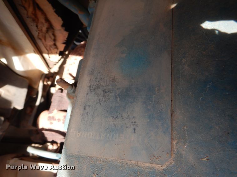 image for item JS9673 2002 International 4300  digger derrick truck