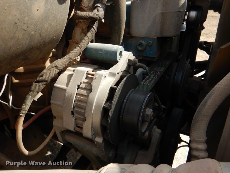 image for item JS9673 2002 International 4300  digger derrick truck