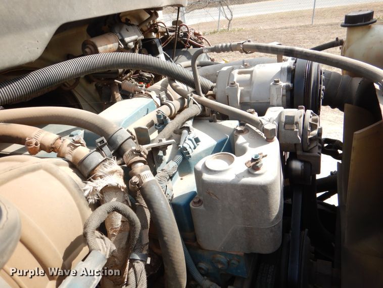 image for item JS9673 2002 International 4300  digger derrick truck