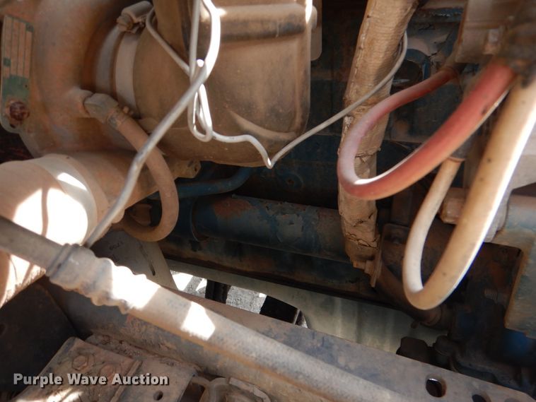 image for item JS9673 2002 International 4300  digger derrick truck