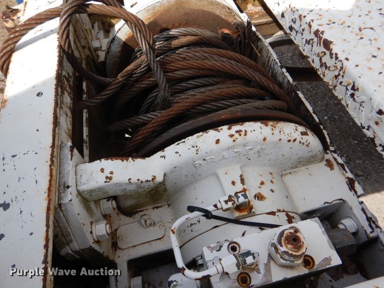 image for item JS9673 2002 International 4300  digger derrick truck