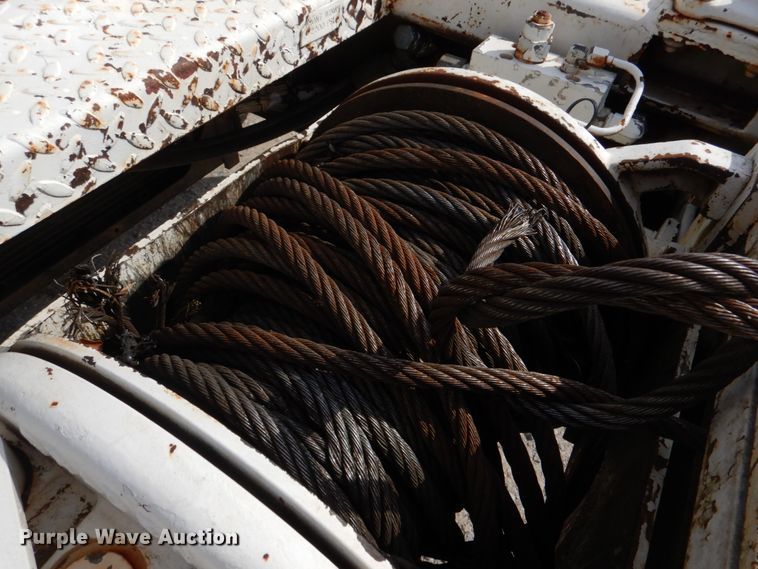 image for item JS9673 2002 International 4300  digger derrick truck