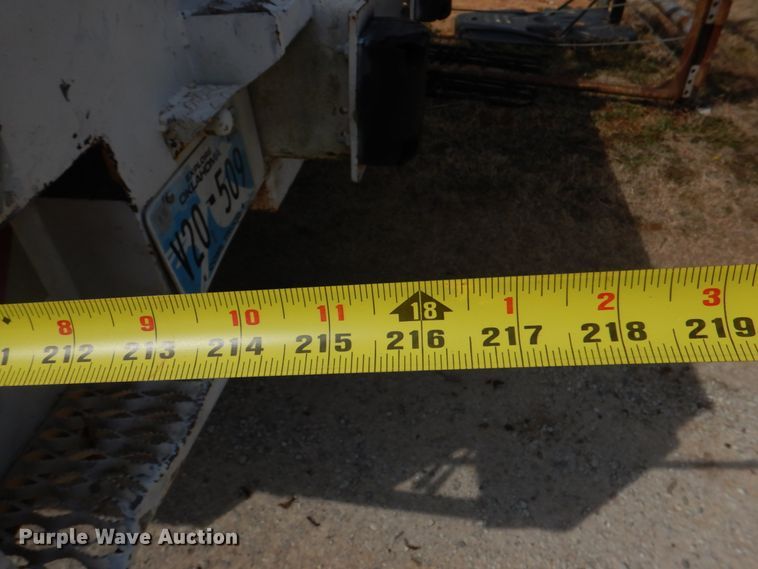 image for item JS9673 2002 International 4300  digger derrick truck