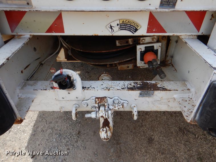 image for item JS9673 2002 International 4300  digger derrick truck