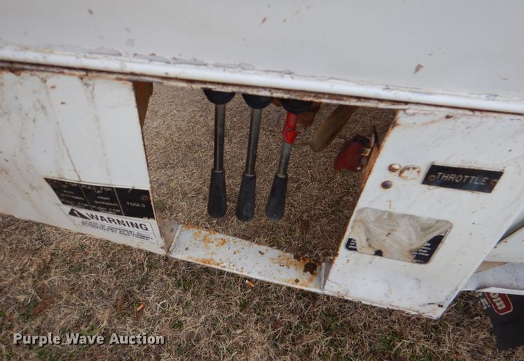 image for item JS9673 2002 International 4300  digger derrick truck