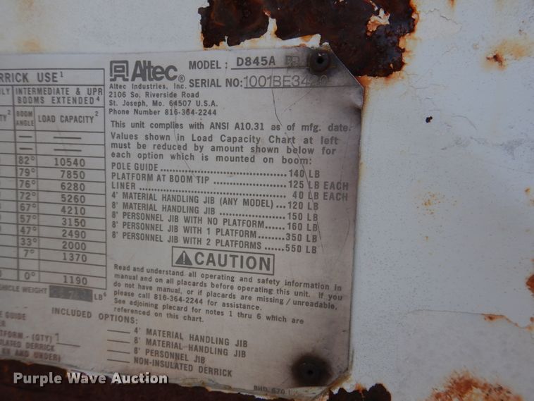 image for item JS9673 2002 International 4300  digger derrick truck