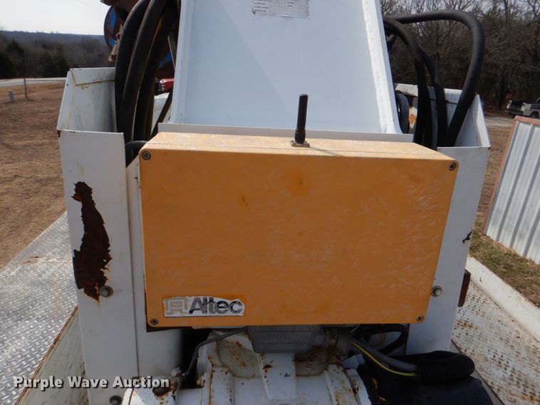 image for item JS9673 2002 International 4300  digger derrick truck