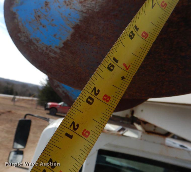 image for item JS9673 2002 International 4300  digger derrick truck