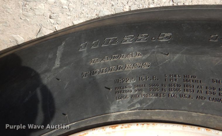 image for item JS9673 2002 International 4300  digger derrick truck