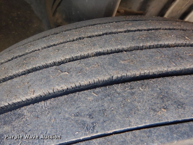 image for item JS9673 2002 International 4300  digger derrick truck