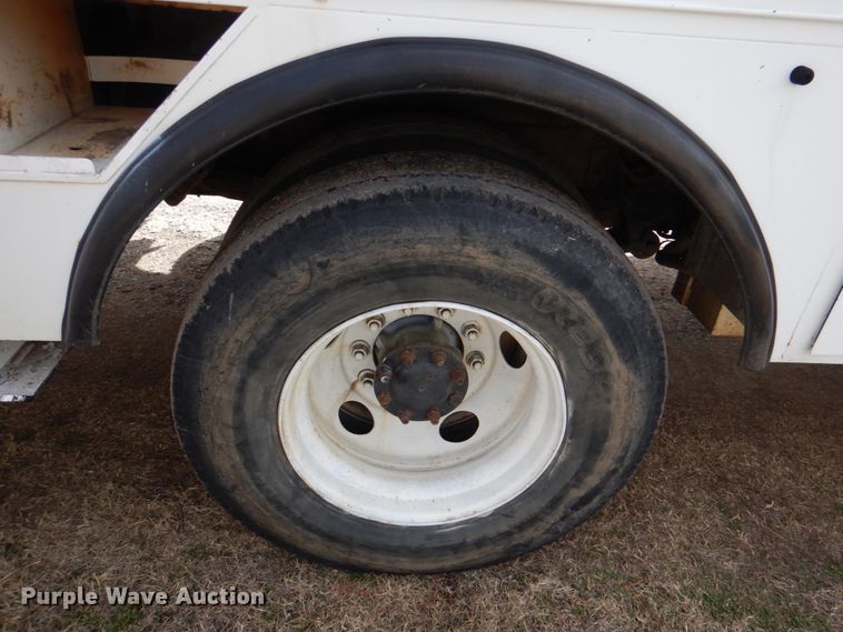 image for item JS9673 2002 International 4300  digger derrick truck