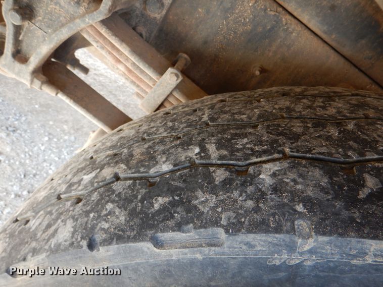 image for item JS9673 2002 International 4300  digger derrick truck