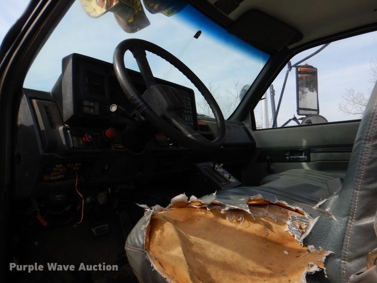 image for item JS9674 1994 GMC TopKick C6500  digger derrick truck