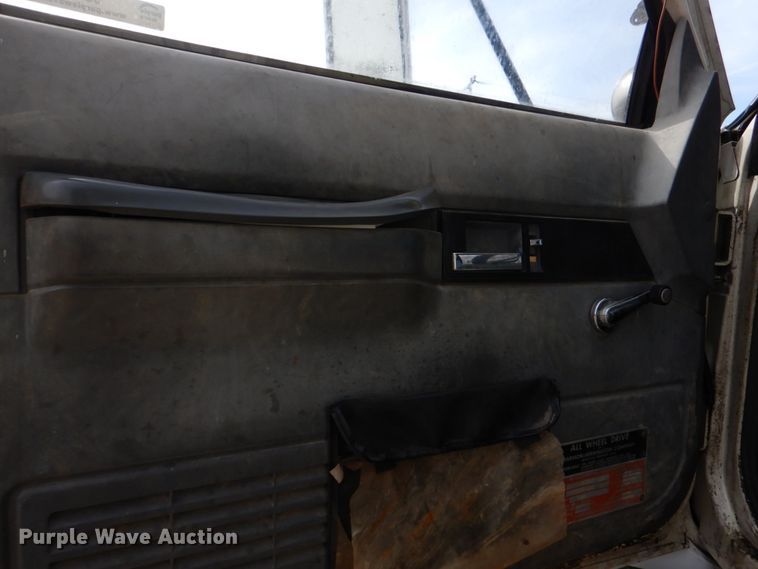 image for item JS9674 1994 GMC TopKick C6500  digger derrick truck