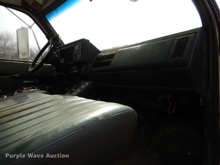 image for item JS9674 1994 GMC TopKick C6500  digger derrick truck