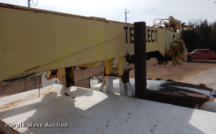 image for item JS9674 1994 GMC TopKick C6500  digger derrick truck