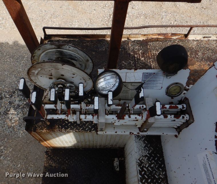 image for item JS9674 1994 GMC TopKick C6500  digger derrick truck