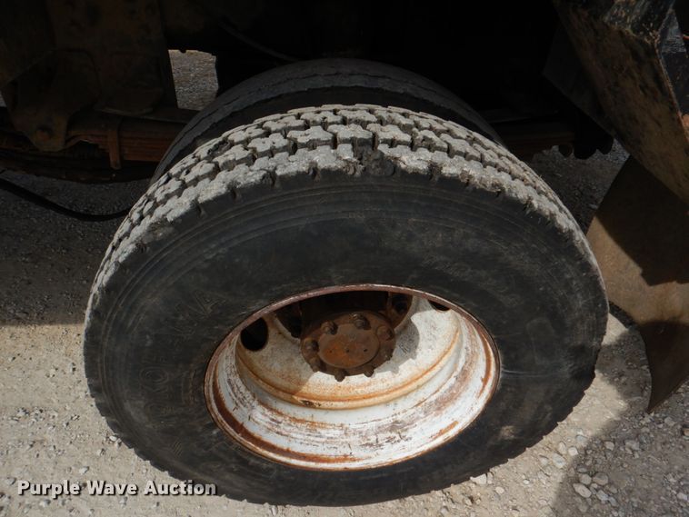 image for item JS9674 1994 GMC TopKick C6500  digger derrick truck