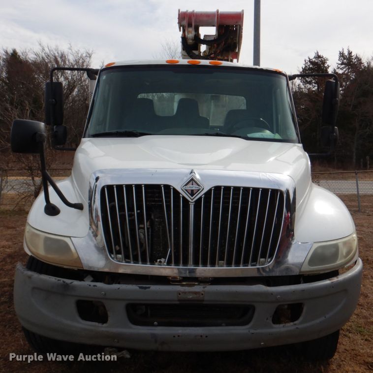 image for item JS9676 2006 International 4300  bucket truck