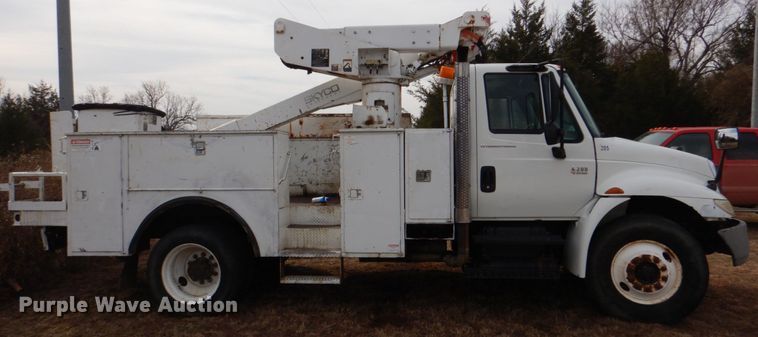 image for item JS9676 2006 International 4300  bucket truck