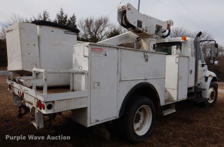 image for item JS9676 2006 International 4300  bucket truck