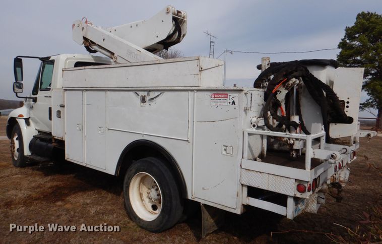 image for item JS9676 2006 International 4300  bucket truck