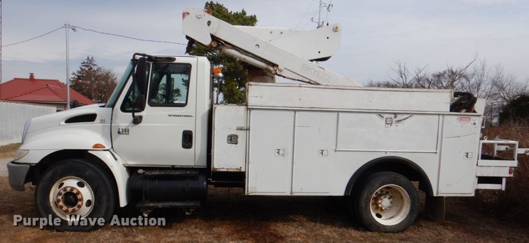 image for item JS9676 2006 International 4300  bucket truck