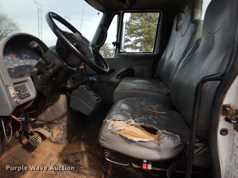 image for item JS9676 2006 International 4300  bucket truck