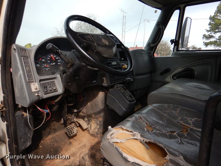 image for item JS9676 2006 International 4300  bucket truck