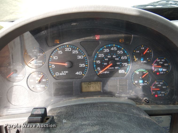 image for item JS9676 2006 International 4300  bucket truck