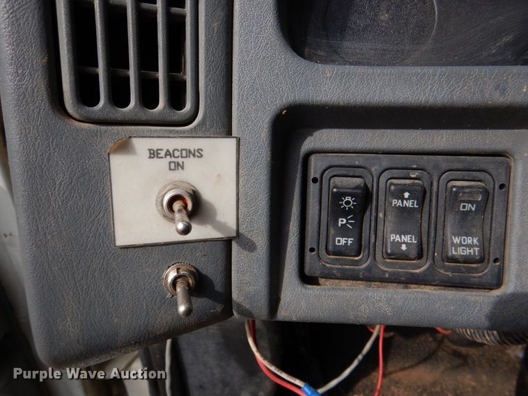 image for item JS9676 2006 International 4300  bucket truck