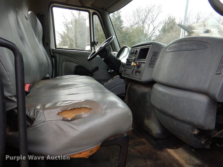 image for item JS9676 2006 International 4300  bucket truck