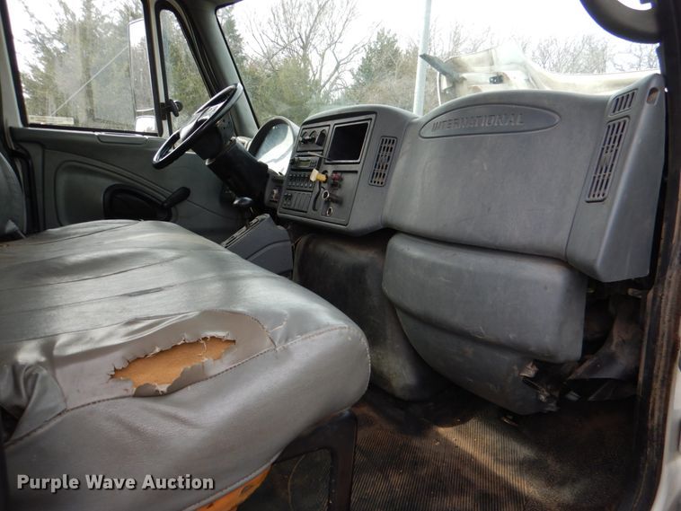 image for item JS9676 2006 International 4300  bucket truck