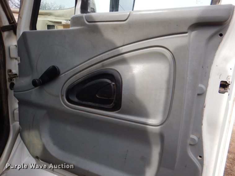 image for item JS9676 2006 International 4300  bucket truck