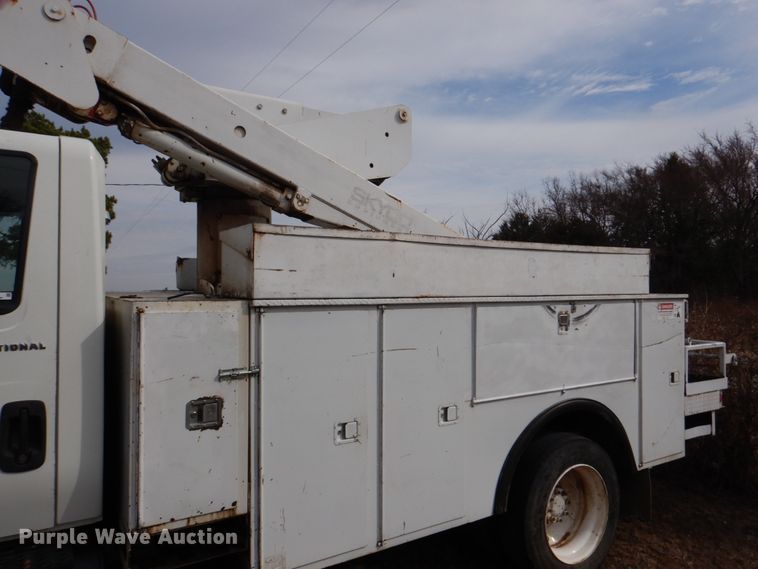 image for item JS9676 2006 International 4300  bucket truck
