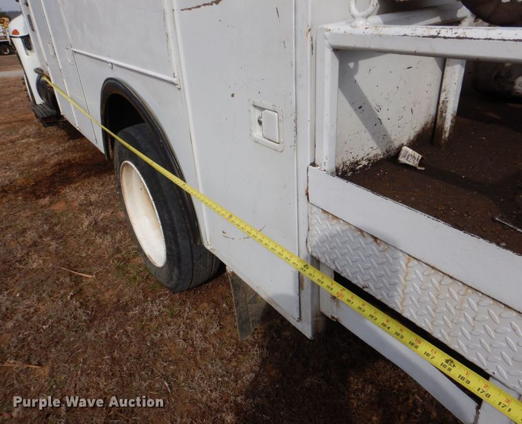 image for item JS9676 2006 International 4300  bucket truck