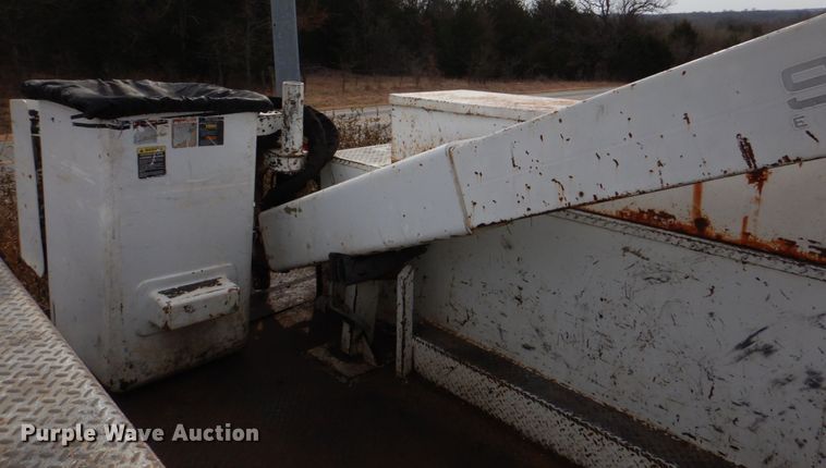 image for item JS9676 2006 International 4300  bucket truck