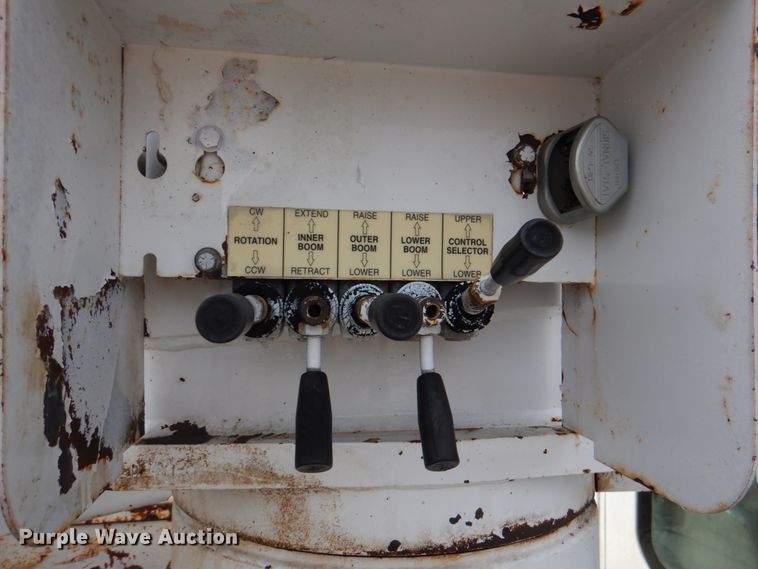 image for item JS9676 2006 International 4300  bucket truck