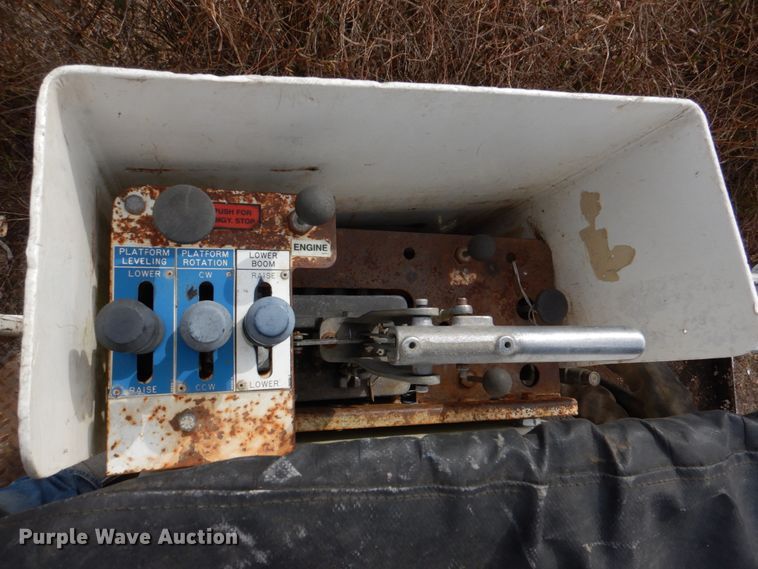 image for item JS9676 2006 International 4300  bucket truck