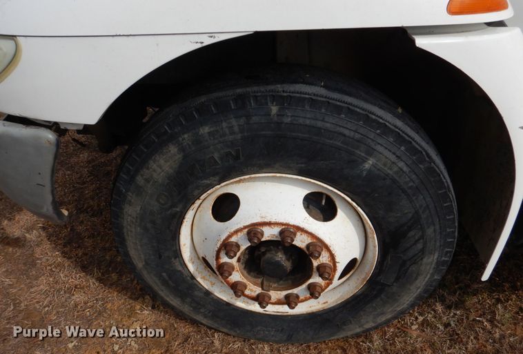 image for item JS9676 2006 International 4300  bucket truck