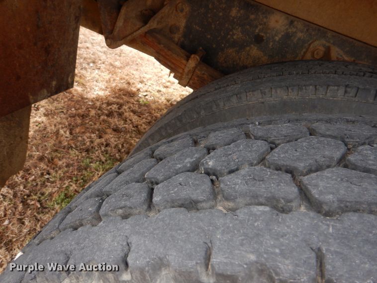 image for item JS9676 2006 International 4300  bucket truck
