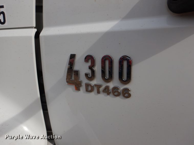 image for item JS9676 2006 International 4300  bucket truck