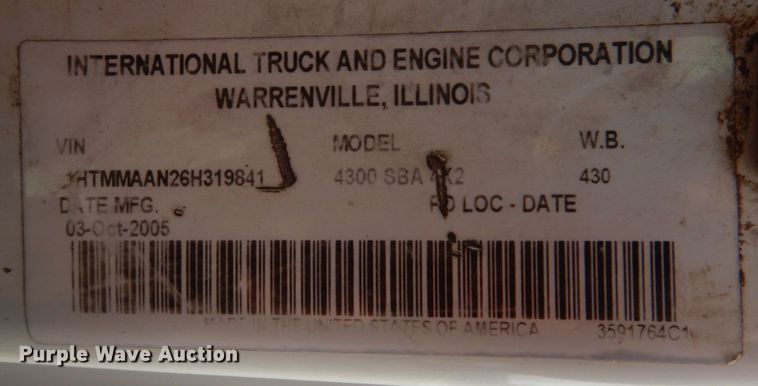 image for item JS9676 2006 International 4300  bucket truck