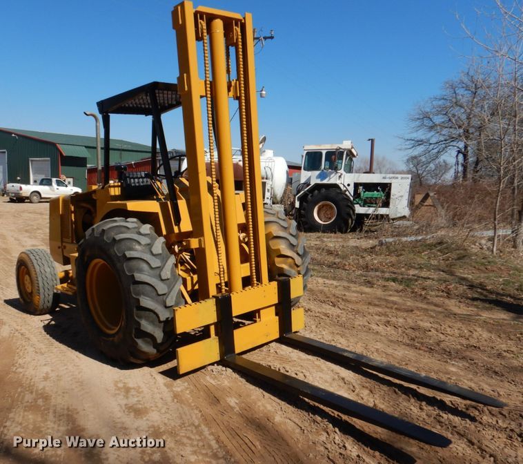 image for item JS9682 1990 John Deere 482C  forklift
