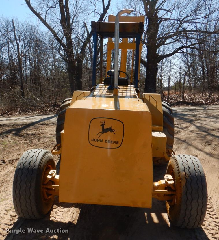 image for item JS9682 1990 John Deere 482C  forklift